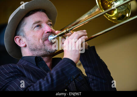 Les Swingin Lovers au Paddy Sherlock 2015 Festival de Jazz de la ville de Derry Banque D'Images