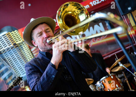 Les Swingin Lovers au Paddy Sherlock 2015 Festival de Jazz de la ville de Derry Banque D'Images