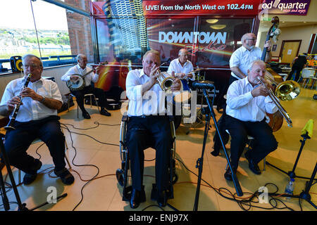 Le Bourbon Swing Jazz Band jouer à la ville de Derry et Big Band Jazz Festival à Londonderry. Banque D'Images