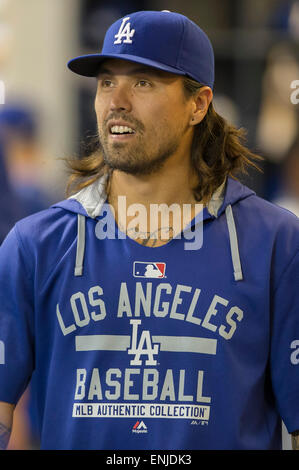 5 mai 2015 : Los Angeles Dodgers pitcher Brandon League dans l'étang au cours de la partie de baseball de ligue majeure entre les Milwaukee Brewers et Les Dodgers de Los Angeles au Miller Park de Milwaukee, WI. Battre les Dodgers Brewers 7-1. John Fisher/CSM Banque D'Images