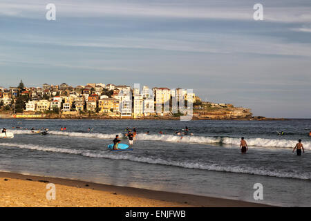 Soirée d'été à Bondi Beach à Sydney, Australie. Banque D'Images