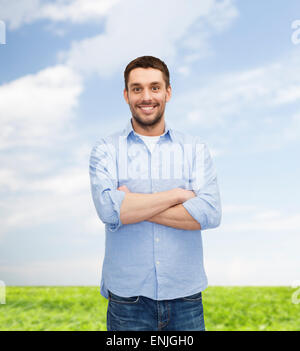 Smiling man with crossed arms Banque D'Images