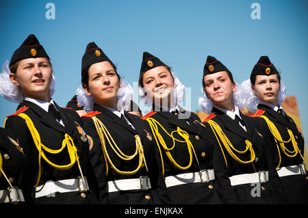 Moscou, Russie. 06 mai, 2015. Les cadets de l'armée de la Russie défilé chez Poklonnaya Hill à Moscou pour marquer le 70e jour de la victoire à venir de l'événement principal du 9 mai Parade de la Place Rouge. © Geovien Si/Pacific Press/Alamy Live News Banque D'Images