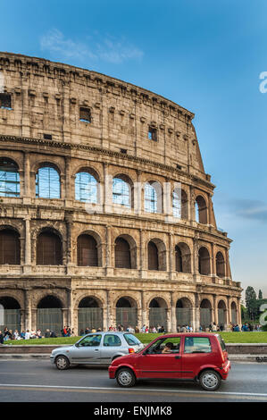 Vue sur la rue du Colisée à Rome, Italie. Banque D'Images