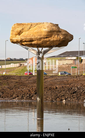 La sculpture des pierres du jurassique et design à l'entrée de l'étang glacé à Weymouth, Dorset,Côte Jurassique. Projet d'art,2012 Paralympiques olympiques Banque D'Images