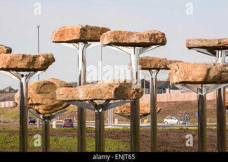 La sculpture des pierres du jurassique et design à l'entrée de l'étang glacé à Weymouth, Dorset,Côte Jurassique. Projet d'art,2012 Paralympiques olympiques Banque D'Images