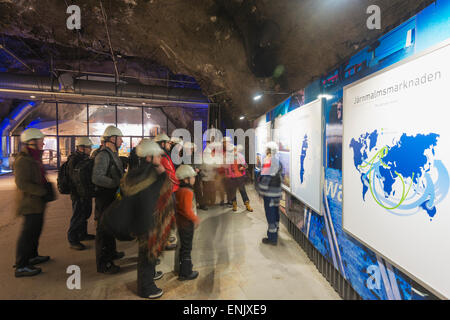 Tour de l'exploitation minière LKAB, la plus grande mine de minerai de fer souterrain au monde, Kiruna, Lapland, Cercle arctique, en Suède, Scandinavie, Europe Banque D'Images