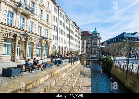 Canal d'eau dans le centre de Bayreuth, Haute-Franconie, Bavaria, Germany, Europe Banque D'Images