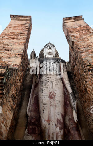 Bouddha Debout, Wat Mahathat, Sukhothai Historical Park, UNESCO World Heritage Site, Thaïlande, Asie du Sud, Asie Banque D'Images