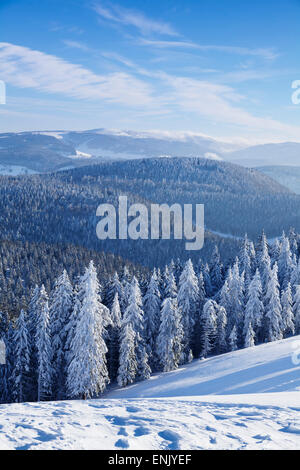 Vue depuis la montagne Feldberg à Belchen en hiver, Forêt-Noire, Bade-Wurtemberg, Allemagne, Europe Banque D'Images