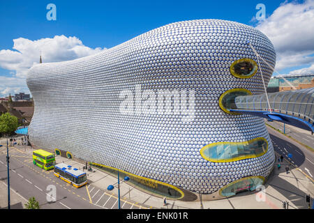 Grand magasin Selfridges avec des bus à l'extérieur, Bull Ring de Birmingham, Birmingham, West Midlands, Angleterre, Royaume-Uni, Europe Banque D'Images