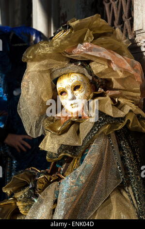 Dame en or, Carnaval de Venise, Venise, Vénétie, Italie, Europe Banque D'Images