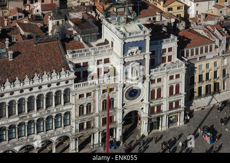 Vu l'horloge du clocher, la Place Saint Marc, Venise, classé au Patrimoine Mondial de l'UNESCO, Vénétie, Italie, Europe Banque D'Images