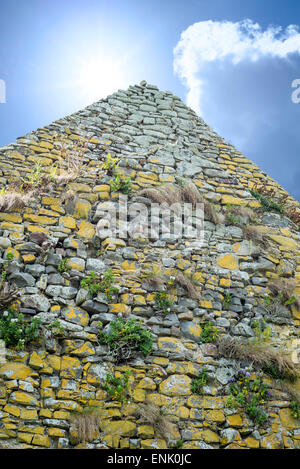 Vieux murs en pierre de la ruine d'une vieille église sur la façon sauvage de l'Atlantique en Irlande Banque D'Images