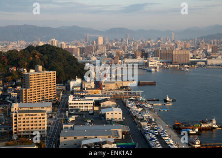 Vue sur le port d'Hiroshima, l'Île Ujina, Hiroshima, dans l'ouest de Honshu, Japon, Asie Banque D'Images