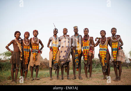 Les filles de la tribu Hamar, vallée de l'Omo, Ethiopie, Afrique Banque D'Images