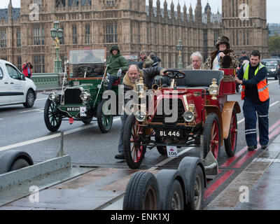 Au cours de la pause des bas vintage motor car race sur le pont de Westminster au cours de l'Bonhams Londres à Brighton Veteran Car Run. Comprend : voir,où l'investiture : London, Royaume-Uni Quand : 02 Nov 2014 Banque D'Images