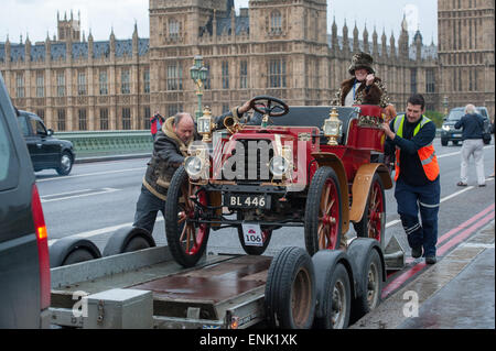 Au cours de la pause des bas vintage motor car race sur le pont de Westminster au cours de l'Bonhams Londres à Brighton Veteran Car Run. Comprend : voir,où l'investiture : London, Royaume-Uni Quand : 02 Nov 2014 Banque D'Images