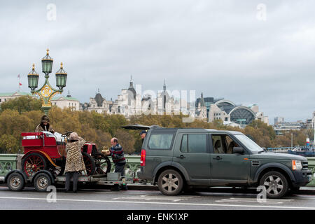 Au cours de la pause des bas vintage motor car race sur le pont de Westminster au cours de l'Bonhams Londres à Brighton Veteran Car Run. Comprend : voir,où l'investiture : London, Royaume-Uni Quand : 02 Nov 2014 Banque D'Images