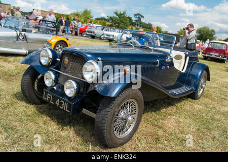 WINDSOR, Berkshire, UK- 3 août 2014 : une voiture de collection sur Morgan bleu montrent à un salon de voitures en août 2013. Banque D'Images