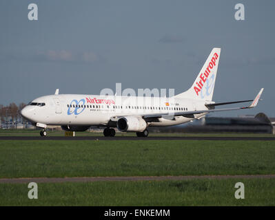 Air Europa-JBK CE Boeing 737 Next Gen le décollage de Polderbaan, Schiphol (AMS - EHAM) au coucher du soleil, Banque D'Images