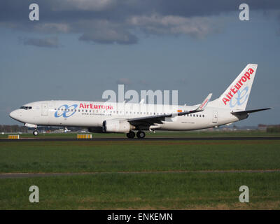 Air Europa-JBK CE Boeing 737 Next Gen le décollage de Polderbaan, Schiphol (AMS - EHAM) au coucher du soleil, Banque D'Images