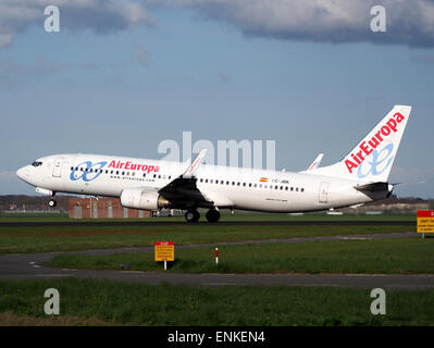 Air Europa-JBK CE Boeing 737 Next Gen le décollage de Polderbaan, Schiphol (AMS - EHAM) au coucher du soleil, Banque D'Images