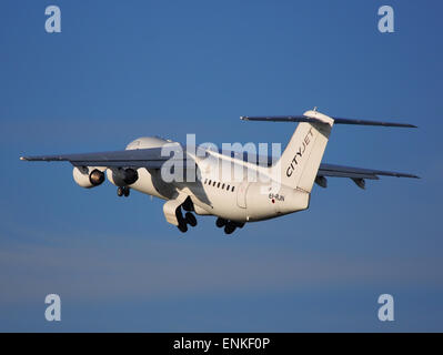 CityJet EI-RJN BAE Avro RJ 146 - décollage de Polderbaan, Schiphol (AMS - EHAM) au coucher du soleil, Banque D'Images