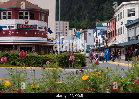 Le centre-ville. Rues de Juneau. S Franklin Street. Red Dog Saloon. L'Alaska, USA. La Ville et l'Arrondissement de Juneau est la capitale Banque D'Images