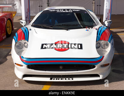 Jaguar XJ220 Voiture de course de Don Law, dans le paddock de Silverstone international. Banque D'Images