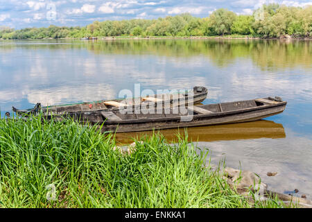 Bateaux de pêche en bois traditionnel, Vistule, Mlociny, Pologne Banque D'Images