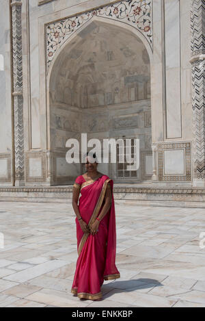 L'Inde, Agra, le Taj Mahal. Célèbre monument mémorial à la Reine Mumtaz Mahal, vers 1632. UNESCO World Heritage Site. Banque D'Images