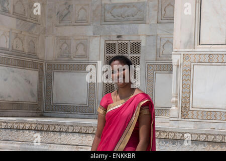 L'Inde, Agra, le Taj Mahal. Célèbre monument mémorial à la Reine Mumtaz Mahal, vers 1632. UNESCO World Heritage Site. Banque D'Images