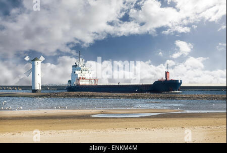 L'entrée au port d'armement pour navire à Swinoujscie, Pologne. Banque D'Images