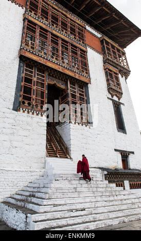 Le moine bouddhiste à Tashicho Dzong Thimphu Bhoutan Banque D'Images