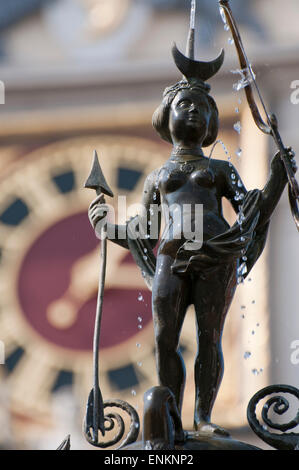 Brunnenfigur, Brunnen vor dem Rathaus, Altstadt, Lunebourg, Niedersachsen, Deutschland | fontaine en face du hall de guilde, vieux t Banque D'Images