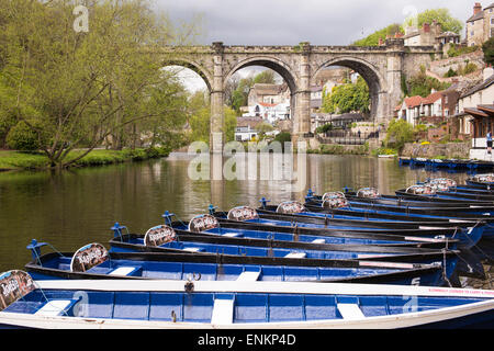 Barques bordée et prêt pour les visiteurs de Knaresborough, North Yorkshire, Angleterre Banque D'Images