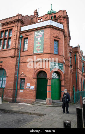 Salford Lads Club étant utilisé comme bureau de scrutin pendant l'élection générale de 2015 Banque D'Images