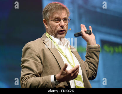 Mathématicien Gunter Dueck parle au cours de la Re:publica Internet conference à Berlin, Allemagne, 06 mai 2015. Les médias congrès a lieu du 05 au 07 mai 2015. PHOTO : BRITTA PEDERSEN/dpa Banque D'Images