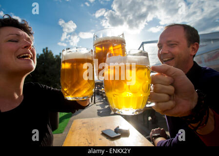 Prague, République tchèque. 7 mai, 2015. Le festival tchèque de la bière, qui durent jusqu'au 23 mai, à Prague, en République tchèque, le 7 mai 2015. Photo : CTK Vit Simanek/Photo/Alamy Live News Banque D'Images