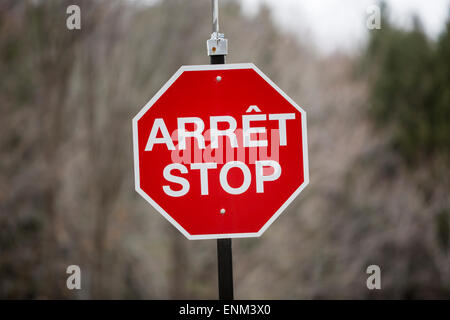 Amérique du Nord, Canada, Québec, stop bilingue Banque D'Images