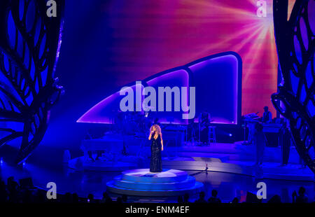 Las Vega, Nevada, USA. 06 mai, 2015. Mariah Carey chanteuse effectue lors du lancement de sa résidence à l'INFINI 1 'MARIAH' au Colosseum du Caesars Palace le 6 mai 2015 à Las Vegas, Nevada. Credit : Yaacov Dagan/Alamy Live News Banque D'Images