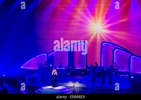 Las Vega, Nevada, USA. 06 mai, 2015. Mariah Carey chanteuse effectue lors du lancement de sa résidence à l'INFINI 1 'MARIAH' au Colosseum du Caesars Palace le 6 mai 2015 à Las Vegas, Nevada. Credit : Yaacov Dagan/Alamy Live News Banque D'Images