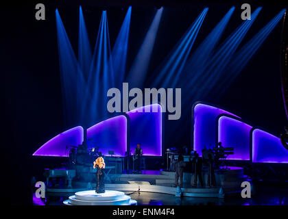 Las Vega, Nevada, USA. 06 mai, 2015. Mariah Carey chanteuse effectue lors du lancement de sa résidence à l'INFINI 1 'MARIAH' au Colosseum du Caesars Palace le 6 mai 2015 à Las Vegas, Nevada. Credit : Yaacov Dagan/Alamy Live News Banque D'Images