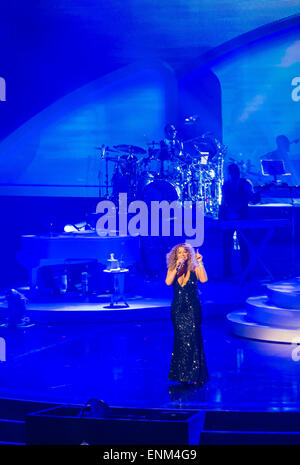 Las Vega, Nevada, USA. 06 mai, 2015. Mariah Carey chanteuse effectue lors du lancement de sa résidence à l'INFINI 1 'MARIAH' au Colosseum du Caesars Palace le 6 mai 2015 à Las Vegas, Nevada. Credit : Yaacov Dagan/Alamy Live News Banque D'Images