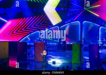 Las Vega, Nevada, USA, 06 mai, 2015. Mariah Carey chanteuse effectue lors du lancement de sa résidence à l'INFINI 1 'MARIAH' au Colosseum du Caesars Palace le 6 mai 2015 à Las Vegas, Nevada. Credit : Yaacov Dagan/Alamy Live News Banque D'Images