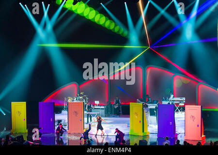 Las Vega, Nevada, USA, 06 mai, 2015. Mariah Carey chanteuse effectue lors du lancement de sa résidence à l'INFINI 1 'MARIAH' au Colosseum du Caesars Palace le 6 mai 2015 à Las Vegas, Nevada. Credit : Yaacov Dagan/Alamy Live News Banque D'Images