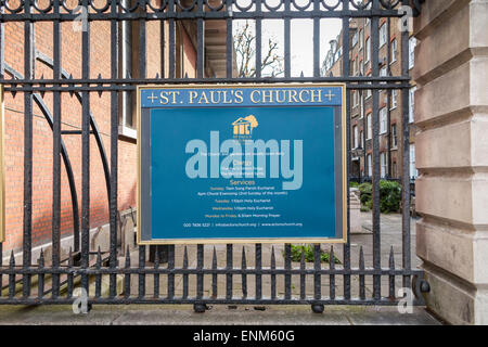 Commission d'information et de son enseigne à l'extérieur de l'église St Paul, connu comme le jeu des acteurs ou de l'église Église paroissiale de Covent Garden dans le West End de Londres, UK Banque D'Images