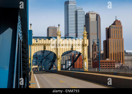 Le Smithfield Street pont traverse la rivière Monongahela, Pittsburgh, Pennsylvanie Banque D'Images