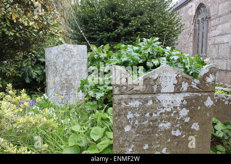 cimetière de madron avec tombes, pierres de tête et monuments commémoratifs Banque D'Images